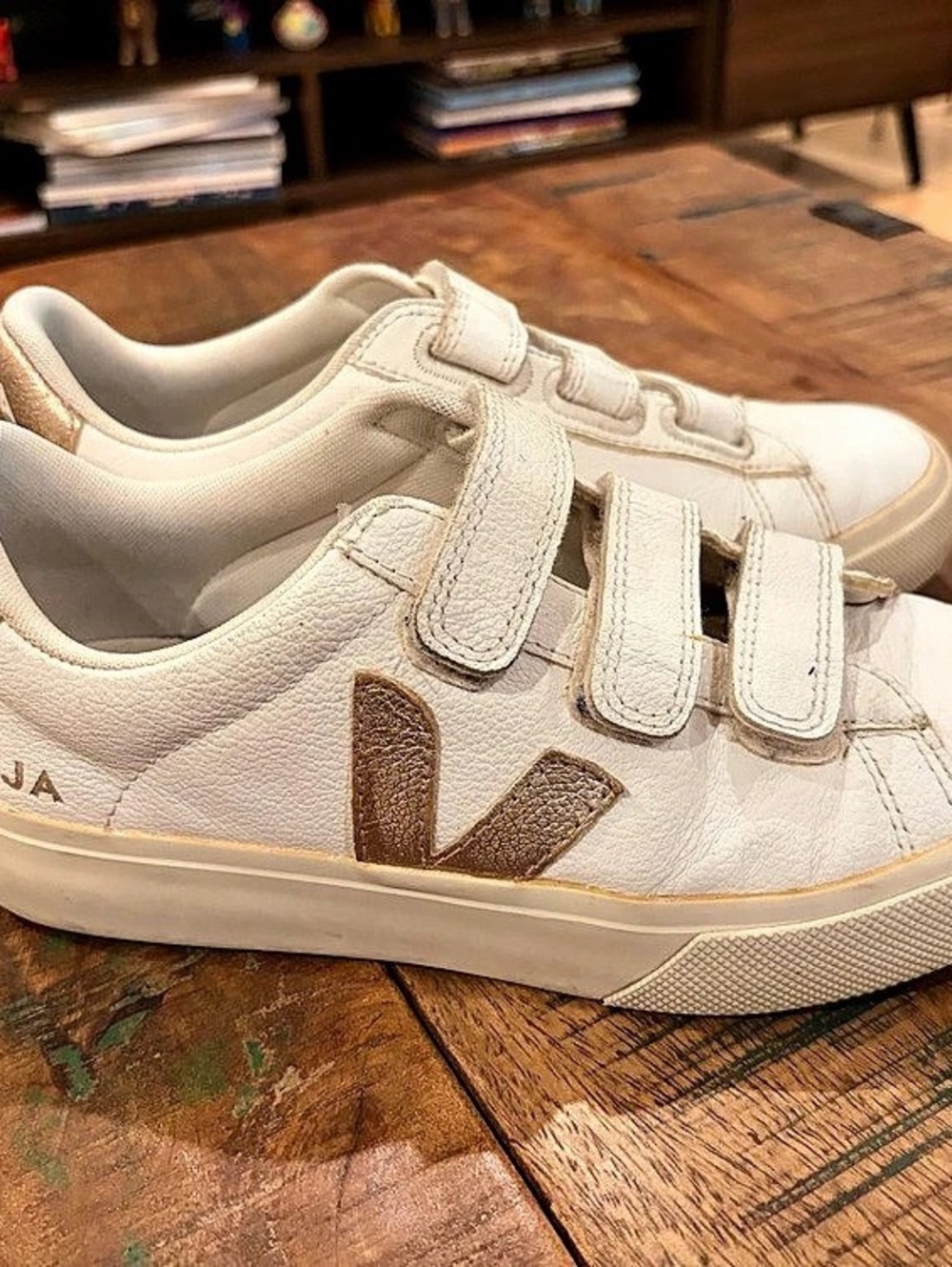 VEJA Recife Leather Platine White Sneakers White & gold EU 37.5 US 6.5